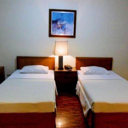 Amorsolo Mansion Hotel Manila Zewnętrze zdjęcie