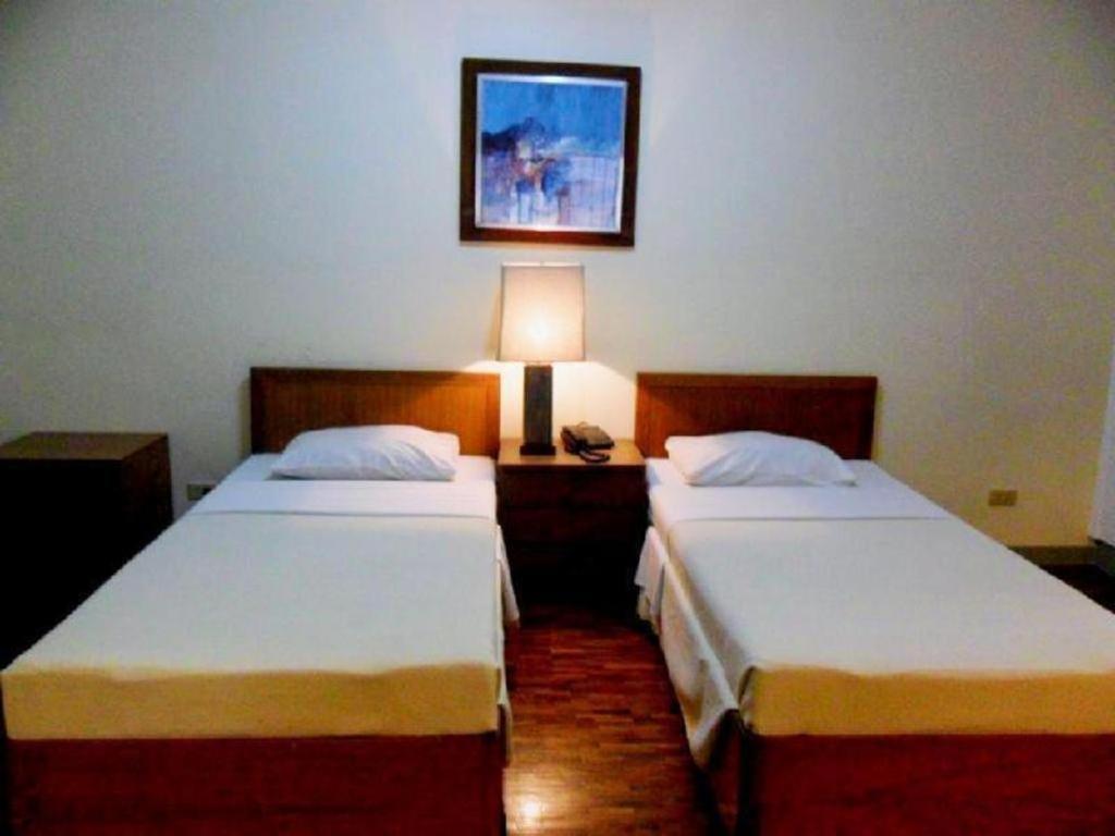 Amorsolo Mansion Hotel Manila Zewnętrze zdjęcie