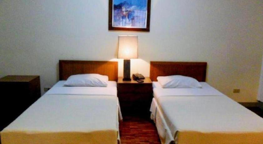 Amorsolo Mansion Hotel Manila Zewnętrze zdjęcie